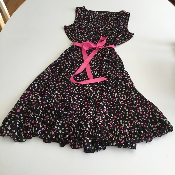 BEAUTIFUL POLKA DOT SWING DRESS - Picture 2 of 13